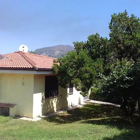 別荘 Vacanze Corongiu *